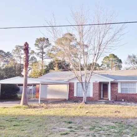 Rent this 4 bed house on 824 Valparaiso Boulevard in Niceville, FL 32578