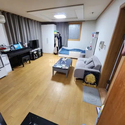 Rent this studio apartment on 서울특별시 강남구 역삼동 794-20