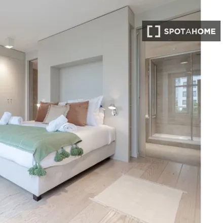 Rent this 1 bed apartment on Rue des Quatre Bras - Quatre Brasstraat 13 in 1000 Brussels, Belgium