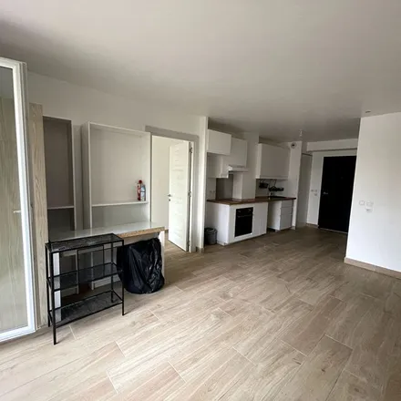 Rent this 3 bed apartment on Boulevard des Coquibus in 91000 Évry, France