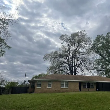 Buy this 3 bed house on 867 Richland Drive in Memphis, TN 38116