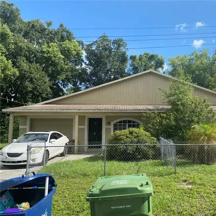 Buy this studio duplex on 2625 East 32nd Avenue in Tampa, FL 33610