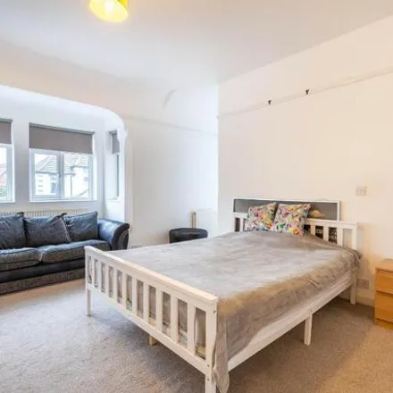 Image 5 - Beeches Road, London, SW17 7LZ, United Kingdom - Apartment for rent