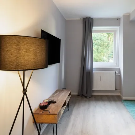 Rent this 2 bed apartment on Hartwicusstraße 8 in 22087 Hamburg, Germany