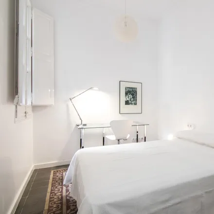 Rent this 3 bed room on Carrer del Consell de Cent in 422, 08007 Barcelona