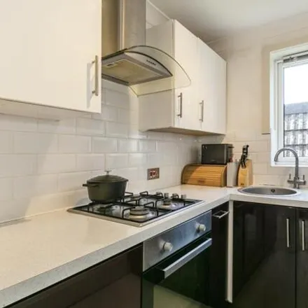 Image 5 - Burnaby Road, Branksome Chine, Bournemouth, BH4 8JG, United Kingdom - Apartment for sale