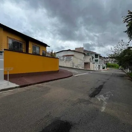 Rent this 3 bed house on Rua Ismael Onofre in Varginha - MG, 37062-180