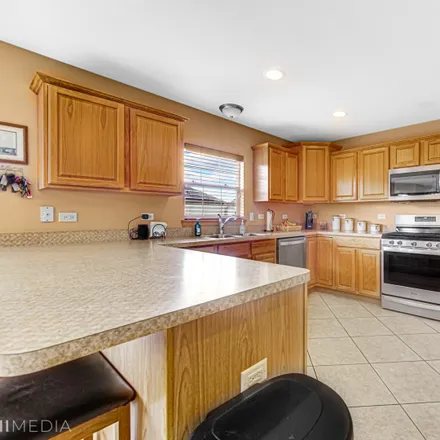 Image 2 - 16239 Lakeside Drive, Lockport, IL 60441, USA - House for sale
