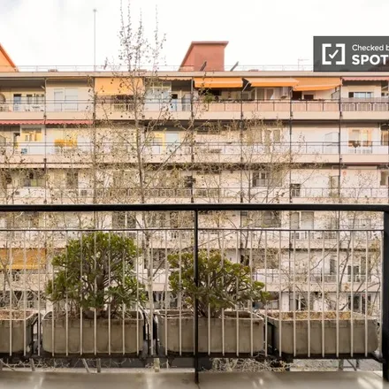 Image 4 - Carrer de Benet Mateu, 38, 08034 Barcelona, Spain - Room for rent