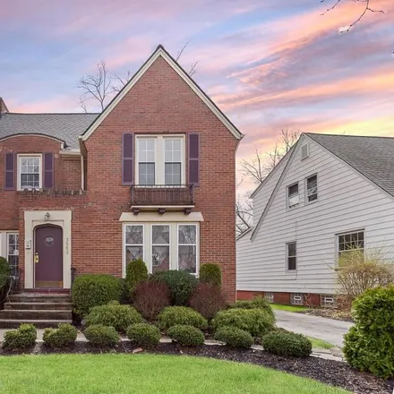 Buy this 4 bed house on 3562 Grosvenor Road in Cleveland Heights, OH 44118