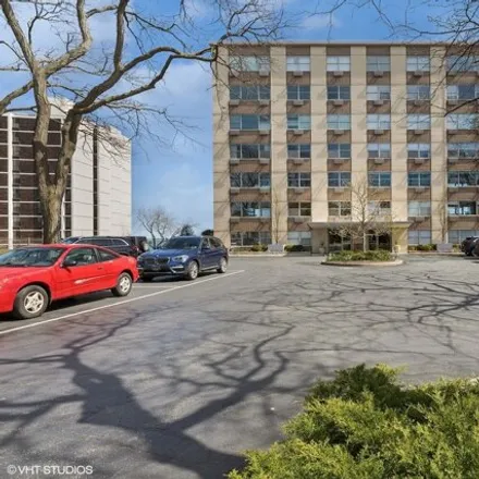 Buy this 2 bed condo on 1440 Sheridan Road in Wilmette, New Trier Township