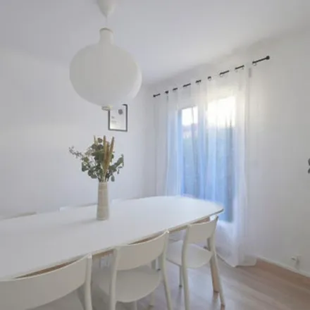 Rent this 5 bed apartment on 5 quater Place Championnet in 26000 Valence, France