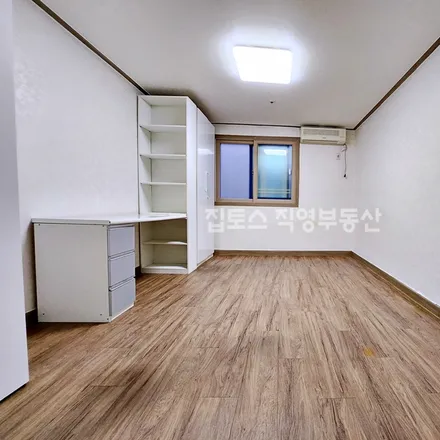 Rent this studio apartment on 서울특별시 관악구 봉천동 866-5