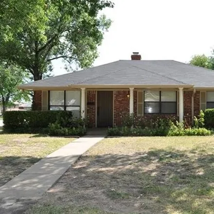 Buy this 3 bed house on 8618 East 47th Street in Tulsa, OK 74145