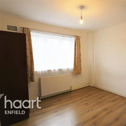 Rent this studio room on 53 Forest Road in Freezywater, London
