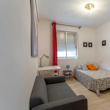 Rent this 5 bed room on Carrer de Molinell in 46010 Valencia, Spain