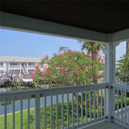 Image 4 - Coquina Key Drive Southeast, Saint Petersburg, FL 33705, USA - Condo for sale