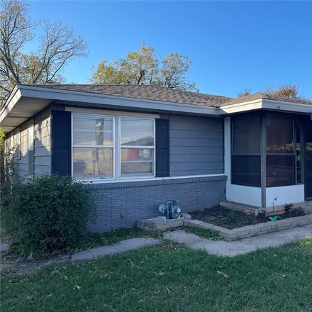 Buy this 2 bed house on Southwest Animal Clinic in 2301 South 27th Street, Abilene