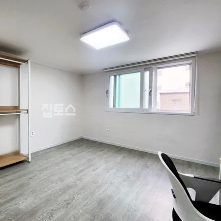 Rent this studio apartment on 서울특별시 관악구 신림동 486-2