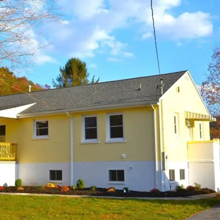Buy this 3 bed house on 130 Rivoir Circle in White Sulphur Springs, WV 24986