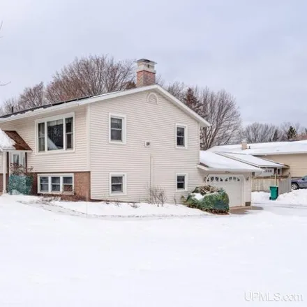 Buy this 4 bed house on 1704 West Fair Avenue in Marquette, MI 49855