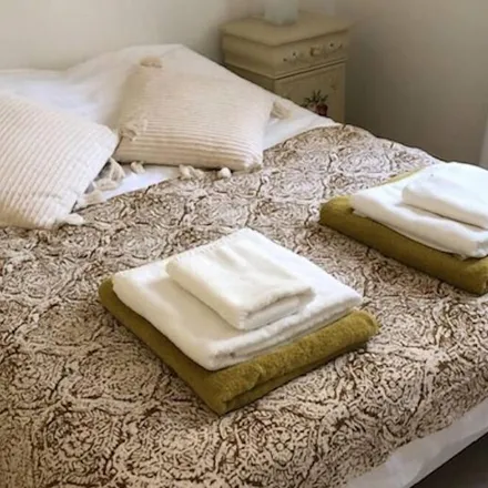 Rent this 2 bed apartment on 13210 Saint-Rémy-de-Provence