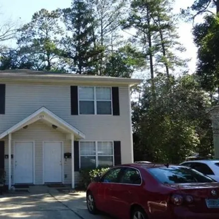 Rent this 3 bed townhouse on 267 Rivoli Road in Tallahassee, FL 32304