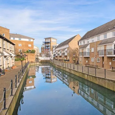 Image 1 - Albert Mews, 2-12 Albert Mews, Ratcliffe, London, E14 8EH, United Kingdom - Townhouse for rent