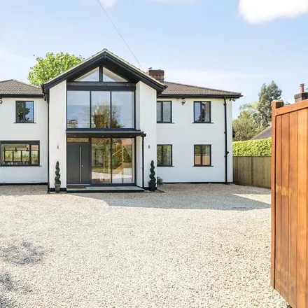 Rent this 6 bed house on Smoke Acre in Cross Way, Shawford