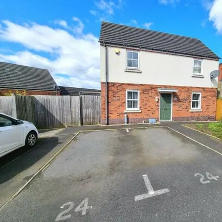 Buy this 3 bed house on Seven Foot Lane in Nuneaton, CV10 9FJ
