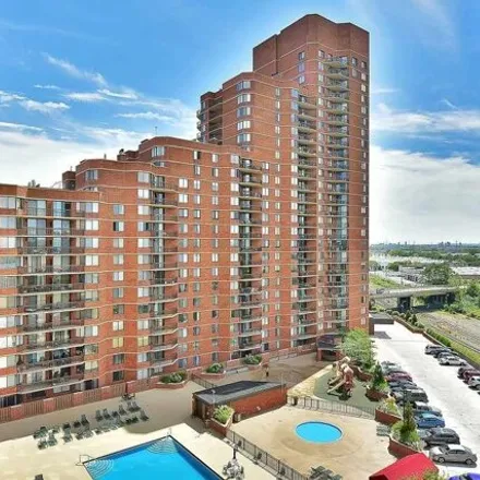 Rent this 2 bed house on Harmon Cove Towers in Meadowlands Parkway, Harmon Cove