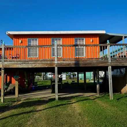 Buy this studio house on 492 North Selwyn Road in Galveston County, TX 77650