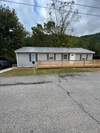 Buy this 3 bed house on 28 North Mays Avenue in Prestonsburg, KY 41653