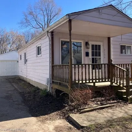 Buy this 3 bed house on 2126 Hoff Street in Flint, MI 48506