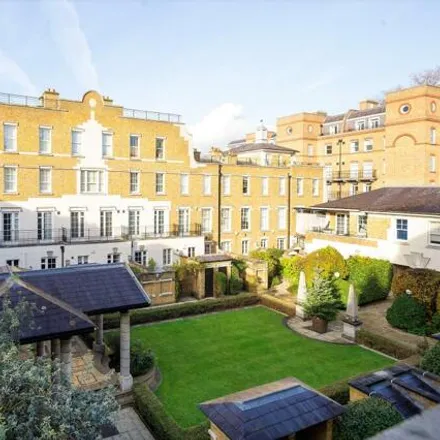 Image 5 - Lindsay Square, London, SW1V 3SB, United Kingdom - Townhouse for sale