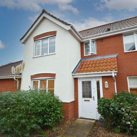 Rent this 6 bed house on 17 Swallow Tail Close in Norwich, NR5 9HX