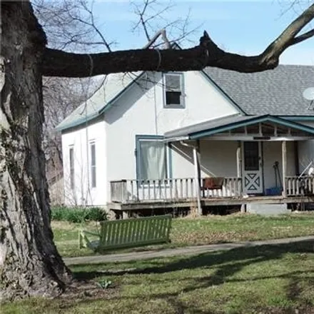 Buy this 1 bed house on 372 Shawnee Street in Hiawatha, KS 66434