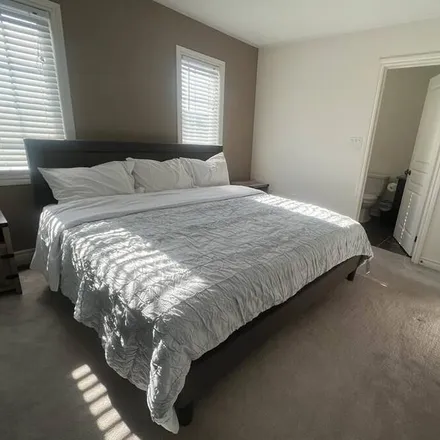 Rent this 3 bed house on Vanier in Whitby, ON L1N 0K7
