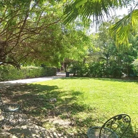 Image 2 - 563 West 49th Street, Miami Beach, FL 33140, USA - House for sale