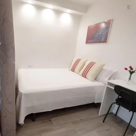 Rent this 4 bed room on Carrer d'Àvila in 167, 08001 Barcelona