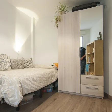 Rent this 3 bed room on Carrer de Molinell in 23, 46010 Valencia