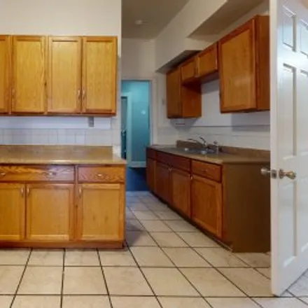 Buy this 7 bed apartment on 4930 North Western Avenue in Lincoln Square, Chicago