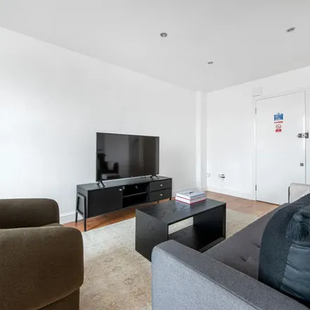Image 3 - 60 Queensway, London, W2 4SJ, United Kingdom - Apartment for rent