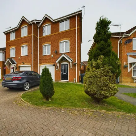 Buy this 3 bed townhouse on 7 Templewaters in Hull, HU7 3JN