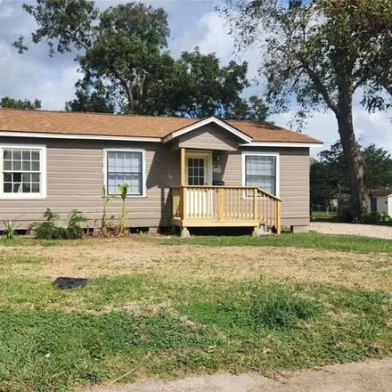 Rent this 3 bed house on 186 West Marion Street in Clute, TX 77531