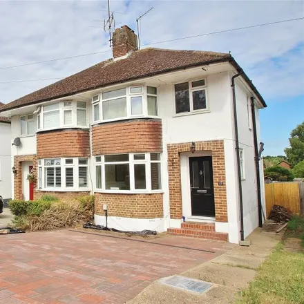 Rent this 3 bed duplex on Meadway Drive in Horsell, GU21 4TF