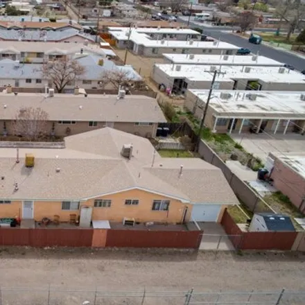 Image 4 - 435 California Street Southeast, Albuquerque, NM 87108, USA - House for sale