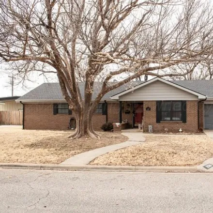 Buy this 3 bed house on 2563 North Aspen Drive in Pampa, TX 79065