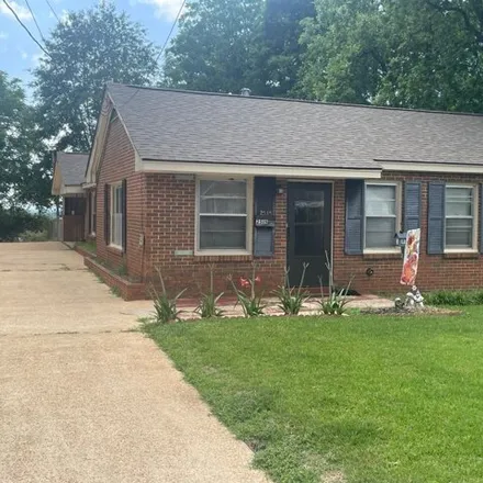 Buy this 3 bed house on 2511 Skyline Avenue in King Hill, Montgomery