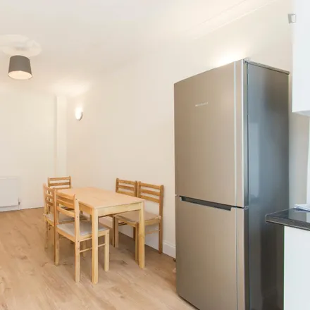 Image 5 - 75 Mellitus Street, London, W12 0AT, United Kingdom - Room for rent